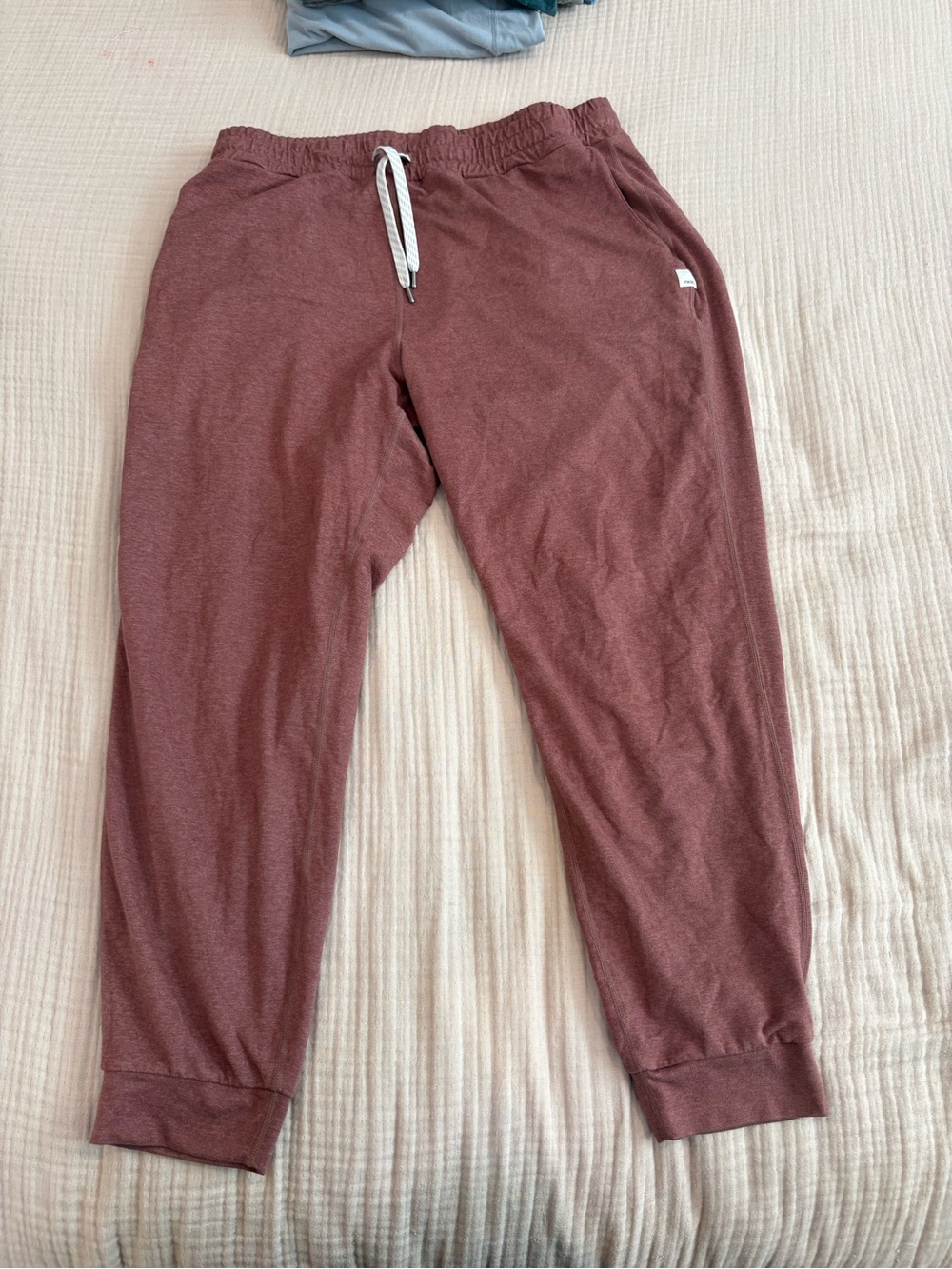 Vuori Halo Joggers Women’s large red